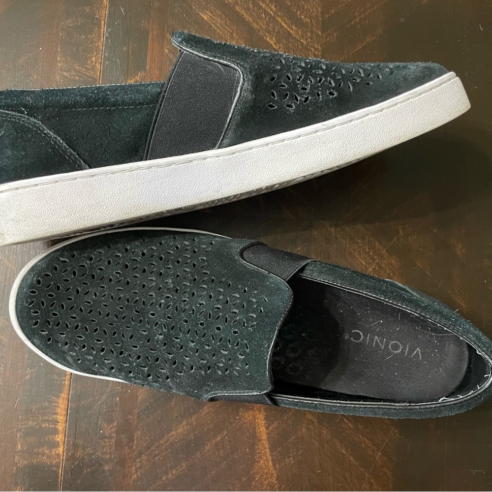 Vionic slip-on shoes